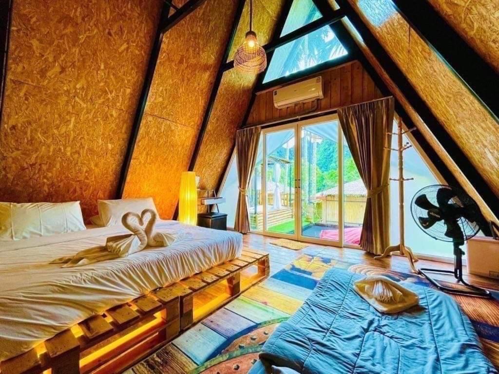 Hotel Bridge Hill Cafe Glamping Khao Sok National Park Exterior foto